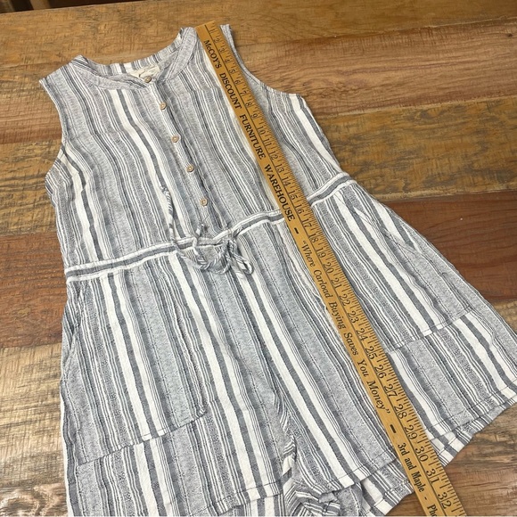 Universal threads women’s size Medium Striped Romper cotton linen look stripes - Picture 6 of 9